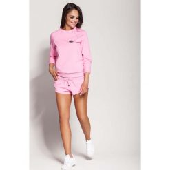 Bluzy damskie: Różowa Nierozpinana Bluza z Biżuteryjnym Akcentem