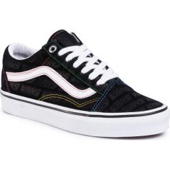 Tenisówki VANS - Old Skool VN0A4U3BX001 (Vans Emboss) Blk/Tr Wht. Czarne półbuty damskie Vans, bez wzorów, ze skóry, bez zapięcia. Za 399,00 zł.