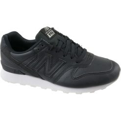 Czarne Buty New Balance W WR996SRB. Czarne buty sportowe damskie New Balance, bez wzorów, z materiału, sportowe. W wyprzedaży za 409,00 zł.