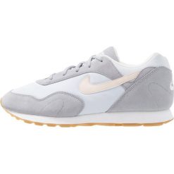 Nike Sportswear OUTBURST Sneakersy niskie wolf grey/guava ice/football grey/summit white/light brown. Szare trampki i tenisówki damskie Nike Sportswear, bez wzorów, ze skóry, bez zapięcia. Za 379,00 zł.