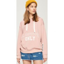 Bluza oversize z kapturem - Różowy. Czerwone bluzy z kapturem damskie marki Sinsay, l. Za 69,99 zł.