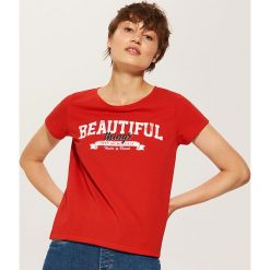T-shirt z napisem - Czerwony. Czerwone t-shirty damskie House, m, z napisami. Za 19,99 zł.