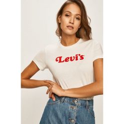Levi's - T-shirt. Białe bluzki damskie Levi's®, s, z nadrukiem, z bawełny, z okrągłym kołnierzem. W wyprzedaży za 69,90 zł.