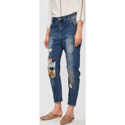 Desigual - Jeansy. Niebieskie jeansy damskie Desigual. Za 499,90 zł.