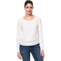 Koszulka w kolorze kremowym. Białe t-shirty damskie marki Mavi, xs, w koronkowe wzory, z koronki, z okrągłym kołnierzem, z długim rękawem. W wyprzedaży za 85,95 zł.