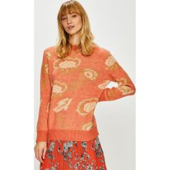 Pepe Jeans - Sweter Elvira. Pomarańczowe swetry klasyczne damskie marki Pepe Jeans, s, z poliesteru, z okrągłym kołnierzem. Za 299,90 zł.