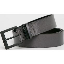 Guess Jeans - Pasek skórzany. Szare paski męskie Guess Jeans, w paski, z jeansu. W wyprzedaży za 139,90 zł.