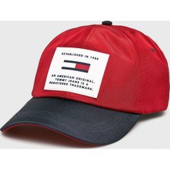 Tommy Jeans - Czapka. Czerwone czapki męskie marki Tommy Jeans, z bawełny. Za 179,90 zł.