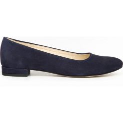 Gładkie balerinki na niskim obcasie - skóra naturalna - model 050 - kolor granat nubuk. Baleriny damskie Zapato, bez wzorów, ze skóry, na niskim obcasie. W wyprzedaży za 209,30 zł.