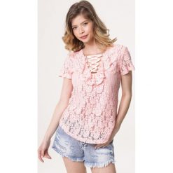 Łososiowa Bluzka Trough. Różowe bluzki damskie Born2be, xl, w paski, z koronki, bez kołnierzyka, z krótkim rękawem. Za 39,99 zł.