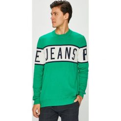 Pepe Jeans - Sweter. Zielone swetry klasyczne męskie Pepe Jeans, l, z nadrukiem, z bawełny, z okrągłym kołnierzem. Za 299,90 zł.