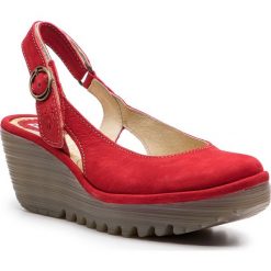 Sandały FLY LONDON - Yluxfly P500979001 Lipstick Red. Czerwone klapki damskie marki Fly London, bez wzorów, ze skóry, bez obcasa, na obcasie. Za 449,00 zł.
