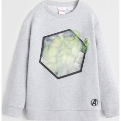 Mango Kids - Bluza dziecięca 110-164 cm. Szare bluzy chłopięce Mango Kids, z nadrukiem, z bawełny, bez rękawów, bez kaptura. Za 89,90 zł.