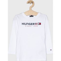 Tommy Hilfiger - Longsleeve dziecięcy 104-176 cm. Niebieskie t-shirty chłopięce TOMMY HILFIGER, z nadrukiem, z bawełny, z długim rękawem. W wyprzedaży za 99,90 zł.