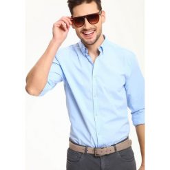 Koszula długi rękaw męska regular fit. Niebieskie koszule męskie Top Secret, na lato, m, bez wzorów, z bawełny, eleganckie, bez kołnierzyka, z długim rękawem. W wyprzedaży za 39,99 zł.