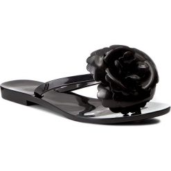 Japonki MELISSA - Harmonic Flower Ad 31961 Black 01003. Czarne klapki damskie Melissa, bez wzorów, z tworzywa sztucznego, bez obcasa, na obcasie. W wyprzedaży za 139,00 zł.
