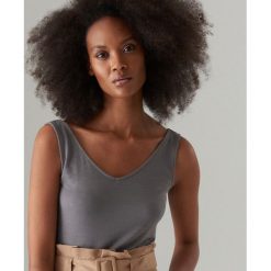 Top z TENCELU™ Mohito Cares - Szary. Szare topy damskie Mohito, s, bez wzorów, bez kołnierzyka. Za 49,99 zł.