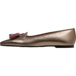 Pretty Ballerinas AMI Baleriny gold. Żółte baleriny damskie marki Pretty Ballerinas, bez wzorów, ze skóry, klasyczne, bez obcasa. Za 739,00 zł.