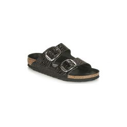 Klapki Birkenstock ARIZONA BIG BUCKLE. Czarne klapki damskie Birkenstock, bez wzorów, bez obcasa. W wyprzedaży za 369,85 zł.