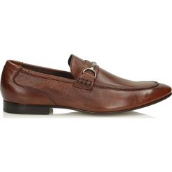 Brązowe loafers'y męskie. Pomarańczowe półbuty męskie marki Kazar, bez wzorów, ze skóry, eleganckie, na klamry. Za 549,00 zł.