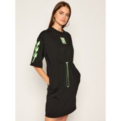 Sukienka codzienna Puma Evide 597771. Czarne sukienki damskie Puma, na co dzień, xs, bez wzorów, bez kołnierzyka, bez rękawów, proste. Za 269,99 zł.