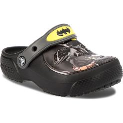 Klapki CROCS - Fl Batman Clog K 205020 Black. Czarne sandały chłopięce Crocs, z tworzywa sztucznego, bez zapięcia. W wyprzedaży za 139,00 zł.