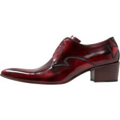 Jeffery West SYLVIAN 3 EYE POINT STACK HEEL DERBY Oksfordki red. Czerwone półbuty męskie marki Jeffery West, bez wzorów, ze skóry, na sznurówki. Za 929,00 zł.