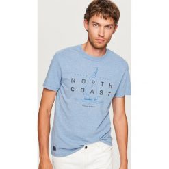 T-shirt z nadrukiem North coast - Niebieski. Niebieskie t-shirty męskie z nadrukiem Reserved, l. Za 49,99 zł.