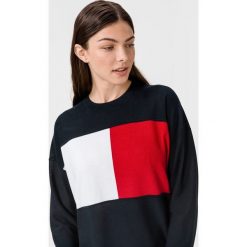 Tommy Hilfiger Icon Flag Sweter Niebieski. Niebieskie bluzy damskie TOMMY HILFIGER, m, bez wzorów, z bawełny, bez rękawów, bez kaptura. Za 774,95 zł.
