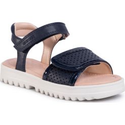 Sandały GEOX - J S.Coralie G. E J026EE 000BC C4002 M Navy. Niebieskie sandały dziewczęce Geox, ze skóry ekologicznej, bez zapięcia. W wyprzedaży za 149,00 zł.