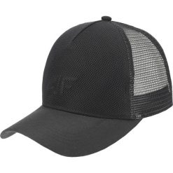 Czapka z daszkiem damska CAD003 - głęboka czerń. Czarne czapki damskie marki 4f, bez wzorów. Za 44,99 zł.