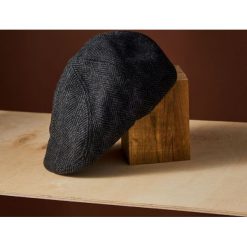 CZAPKA MĘSKA. Szare czapki męskie Top Secret, na zimę, bez wzorów, z wełny, eleganckie. W wyprzedaży za 34,99 zł.