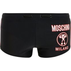 MOSCHINO SWIM TRUNK Kąpielówki black. Czarne kąpielówki męskie marki MOSCHINO SWIM, z elastanu. W wyprzedaży za 347,65 zł.