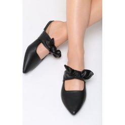 Czarne Klapki Elegant Zinnia. Czarne klapki damskie vices, bez wzorów, bez obcasa, na płaskiej podeszwie. Za 29,99 zł.