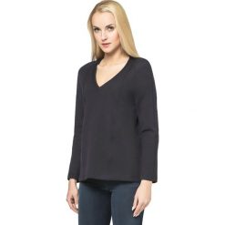 Bluza w kolorze ciemnogranatowym. Niebieskie bluzy damskie Deni Cler, bez wzorów, z denimu, bez rękawów, bez kaptura. W wyprzedaży za 344,95 zł.