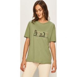 Answear - T-shirt. Zielone bluzki damskie ANSWEAR, s, z aplikacjami, z bawełny, casualowe, z okrągłym kołnierzem. Za 49,90 zł.