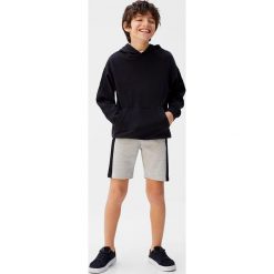 Mango Kids - Szorty dziecięce Bryan 110-164 cm. Szare spodenki chłopięce Mango Kids, bez wzorów, z bawełny, casualowe. Za 59,90 zł.
