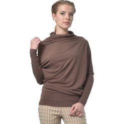 Sweter w kolorze jasnobrązowym. Brązowe swetry klasyczne damskie marki Lada Lucci, xxs, ze stójką. W wyprzedaży za 199,95 zł.