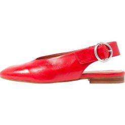 L'INTERVALLE ORLEAN Baleriny red. Czerwone baleriny damskie marki L'INTERVALLE, bez wzorów, ze skóry, bez obcasa. Za 379,00 zł.