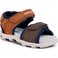 Sandały GEOX - B S.Pianeta A B0264A 0CE15 C5GF4 M Caramel/Navy. Pomarańczowe sandały chłopięce Geox, ze skóry ekologicznej, bez zapięcia. Za 199,00 zł.