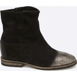 Carinii - Botki. Czarne buty zimowe damskie marki Carinii, z materiału, z okrągłym noskiem, na koturnie. W wyprzedaży za 219,90 zł.