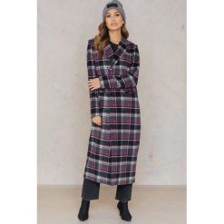 Płaszcze damskie pastelowe: Qontrast X NA-KD Długi płaszcz w kratkę – Black,Pink,Grey