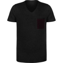 Męska koszulka V-neck z kieszonką. Szare koszulki męskie Morillo, na lato, m, bez wzorów, z bawełny, bez kołnierzyka, bez rękawów. Za 39,99 zł.