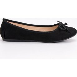 CZARNE WIĄZANE BALERINY. Czarne baleriny damskie LUCKY SHOES, bez wzorów, bez obcasa. Za 39,90 zł.