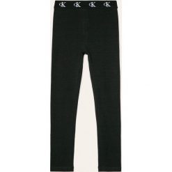 Calvin Klein Jeans - Legginsy dziecięce 116-176 cm. Czarne spodnie dziewczęce Calvin Klein Jeans, bez wzorów, z elastanu. Za 179,90 zł.