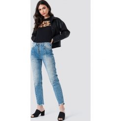 NA-KD Jeansy ze wstawkami - Blue. Niebieskie jeansy damskie z wysokim stanem marki NA-KD, z bawełny. W wyprzedaży za 101,47 zł.