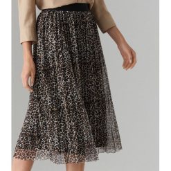 Plisowana midi spódnica - Beżowy. Brązowe spódniczki damskie Mohito, bez wzorów, midi. Za 89,99 zł.