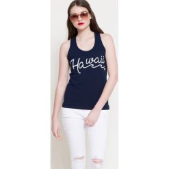 Femi Pleasure - Top Nuna. Niebieskie topy damskie marki Femi Stories, s, z poliesteru, z okrągłym kołnierzem. W wyprzedaży za 39,90 zł.