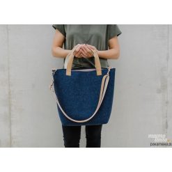 Marmollada - torebka filcowa śr INDYGO do ręki. Torebki klasyczne damskie Pakamera, bez wzorów, do ręki, średnie, bez dodatków. Za 330,00 zł.