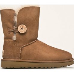 UGG - Śniegowce W Bailey Button II. Żółte śniegowce damskie Ugg, z wełny, bez zapięcia. W wyprzedaży za 749,90 zł.